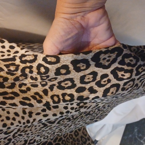 Karen Kane dress leopard print spandex blend size small with pockets! - Picture 4 of 10